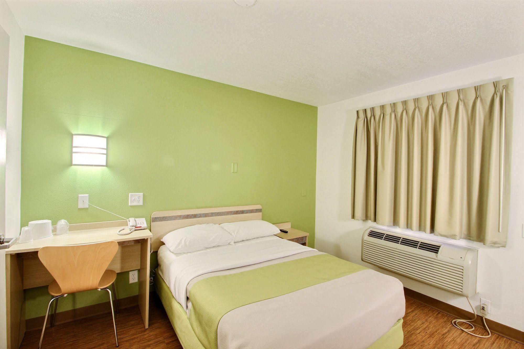 Motel 6 Milwaukee West - Brookfield Exterior foto
